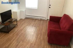 Private one-bedroom and one-bathroom apartment with private street entrance in convenient area, MetLife Stadium FIFA World Cup 35 minutes away - Image 3
