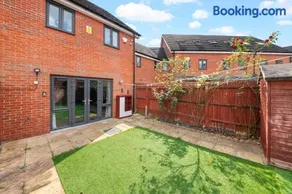 Reading Deluxe-Contractor,Business,Family,Parking In Reading - Image 3