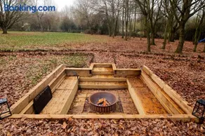 Countryside Cabin on 5 Acres Countryside with Outdoor Firepit, Cinema and converted Stables - Image 4