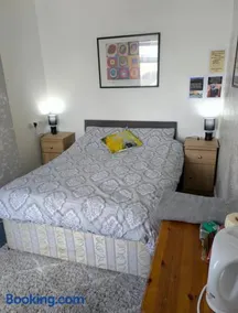 Kettering Town Double Rooms with TV Ideal Professional workers for longer stays Shared bathroom kitchen & Lounge - Image 3