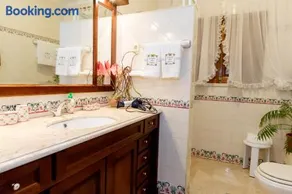 Casal Dos 5 - Image 1