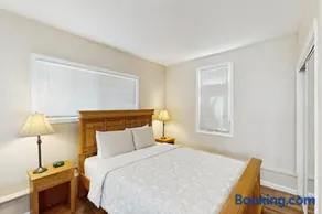 Cozy dog-friendly studio fast WIFI AC and in-unit washer & dryer - Image 4