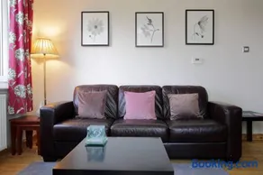 Edinburgh Family-Friendly Flat Walkable from Princess street - Image 3