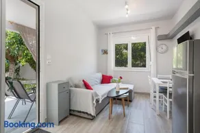 30Roses House - Image 3