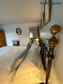 The Stopping Point Stylish Coastal Retreat near Cartmel & Lake District - Image 3