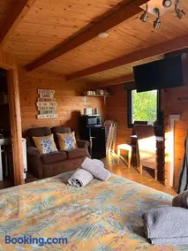 Morlais Log Cabin - Image 2