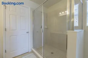 4 Bed Private Yard-Pool Home - Image 3