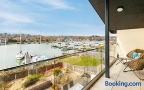 Creek View - A Tranquil Waterside Retreat with a Touch of Luxury and Pontoon - Image 4