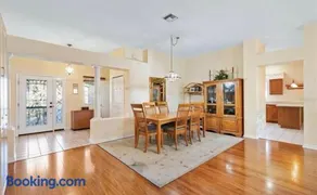 A charming 2bed 2bath designer home in the Villages - Image 2
