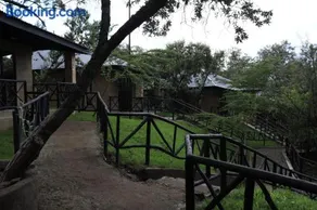 MALEWA RIVERSIDE RESORT & Cottages - Image 1