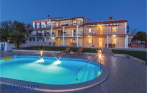 Two-Bedroom Apartment In Vrsar - Image 2