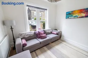 Dale Cottage - Sleeps 6, Cosy Terrace House - Image 3