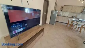 Agatha's spacious modern apt-1 - Image 2