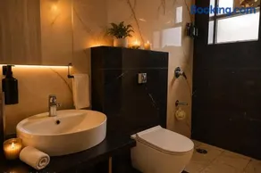 Bodhi People Luxury 1RK Studio with Balcony & Pool near Airport - Image 4