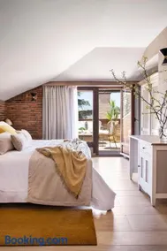 Los Rosales Hotel - Image 1