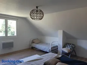 Appartement en lisière de forêt avec étang - Image 5