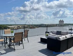 Riverview Penthouse - Image 1