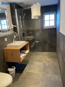 Double room, shower, toilet, 1 bed room - Image 1