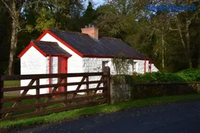 Railway Crossing Cottage - Image 1
