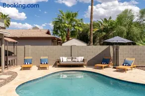 Min from Sports Stadiums Pool & Hot Tub - Image 1