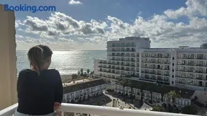 Benalmadena Beachside Apartment with parking - Image 1