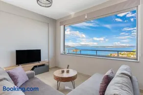 Amazing View Villa-Mathaios in Plaka -BY APOKORNAS VILLAS - Image 3