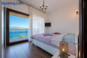 Villa Sunset Apartments - Image 2