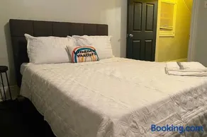 Sleeps 16 Ideal For Groups 12 Beds Pittsburgh - Image 4