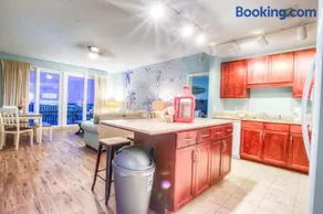 Laketown Wharf 1238 - Brand New End Unit With Wrap Around Balcony - Image 3