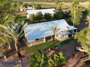 Flying Ostrich Guesthouse & Palmrest Farmstall - Image 2