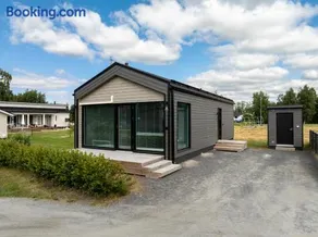Stunning, modern mini-home 5 miles from the airport! - Image 1