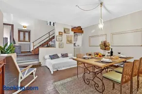 The Place to Be, Outdoor dining - Happy Rentals - Image 1