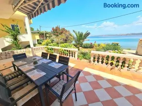 Beachfront 5BR Home Victoria - Image 2