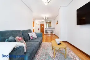 Apartamentos El Escudo Centro - Image 1