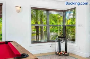 Villa sleeps 18 in Miami Shores with Movie theater / Pool / Jacuzzi - Image 2