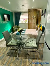 Studio Flat - Image 4