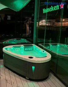 Sixpack met jacuzzi, airco en parkeergelegenheid - Image 2