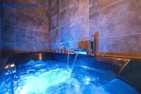 Gîte Médiéval immersif - Espace bien-être privatif - Image 2