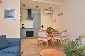 Curated apartment near Scheveningen beach - Image 3