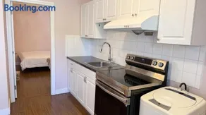 Cozy 1BR Burnaby Retreat Near Metrotown - Image 4