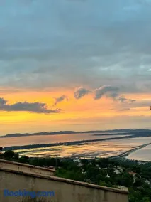 Charmant studio avec terrasse privée et vue exceptionnelle - Image 1
