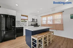 Beach house - 3BR Beach Gem - 30ft to Sand & Walk to Amusement Park - Image 2