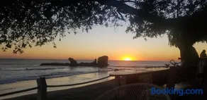 Surf House - Image 2