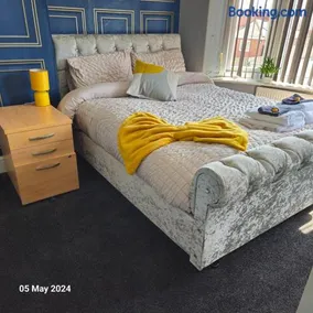 Aldwych house, For Holidays, Contractors & Relocation, Free Parking & Wi-Fi - Image 1