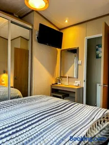 2Bedroom Comfy & Cosy family loving Home - Image 3