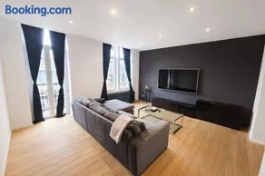 Luxury Triplex Stylish 2BR Apartment in Brussels - Image 1