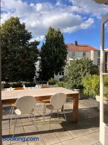 Spacious apartment with roof terrace and balcony - Image 3
