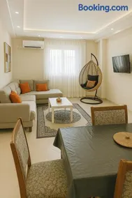 Superbe Etage Villa avec balcon, BBQ - Image 3