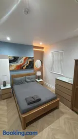 Hendham Rooms - Near Etihad Stadium, CoOp Live Arena, National Cycling Centre & 24 Hour Asda - Image 4