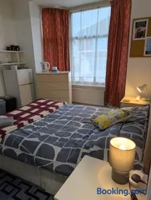 Kettering Town Double Rooms with TV Ideal Professional workers for longer stays Shared bathroom kitchen & Lounge - Image 4